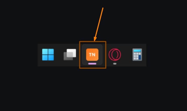TaskNote pinned to the Windows taskbar and system tray