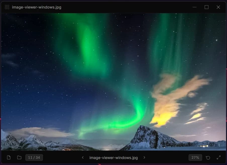 Image Viewer on Windows 11 showing a photo of the aurora with the thin bottom bar